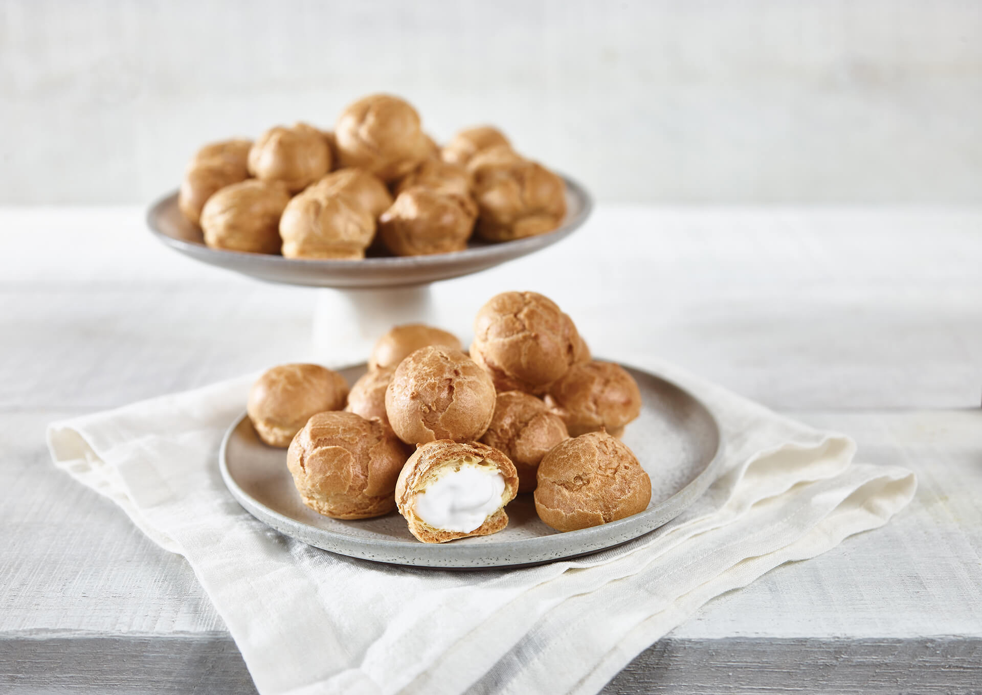 Profiteroles-vanilla-no-topping-JPG-RGB-Melanie-Bellemare-copy-2 (1)